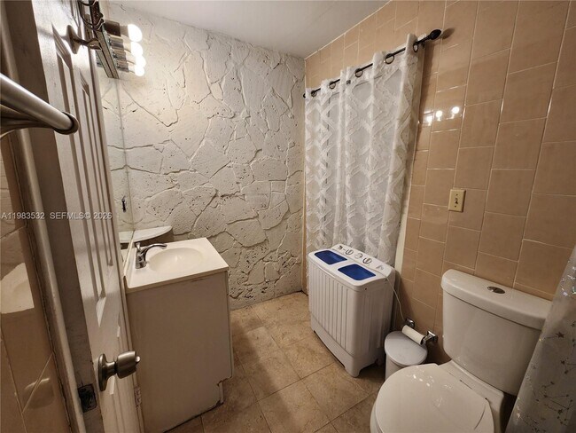 Building Photo - 2210 SW 89th Ct