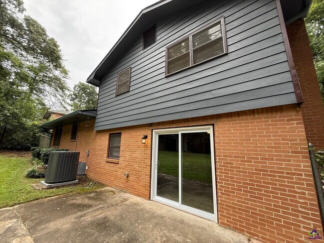 Building Photo - 319 Ashby Way