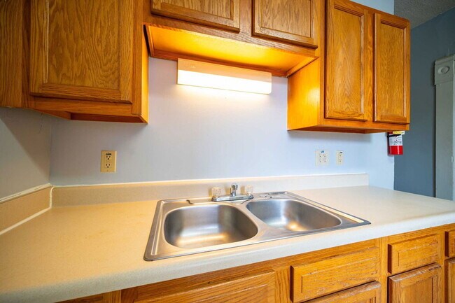 Building Photo - 250 1/2 W 5th Ave