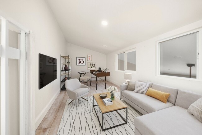 Building Photo - 2-Bedroom Apartment in the Heart of Santa Ana