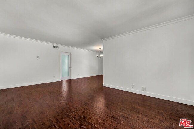 Building Photo - 248 Rexford Dr