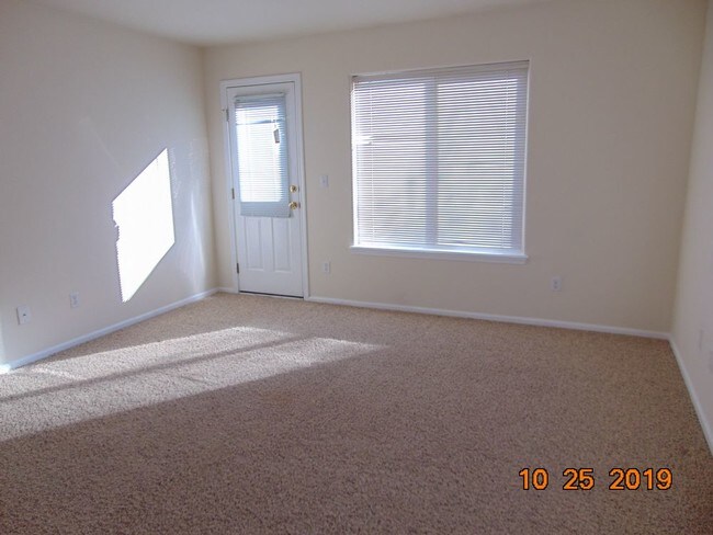 Building Photo - Lovely Southeast Medford 3-bedroom home