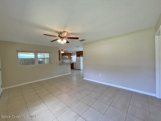 Building Photo - 304 3rd St