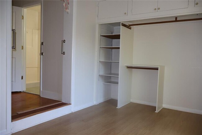 Building Photo - 3815 W De Leon St