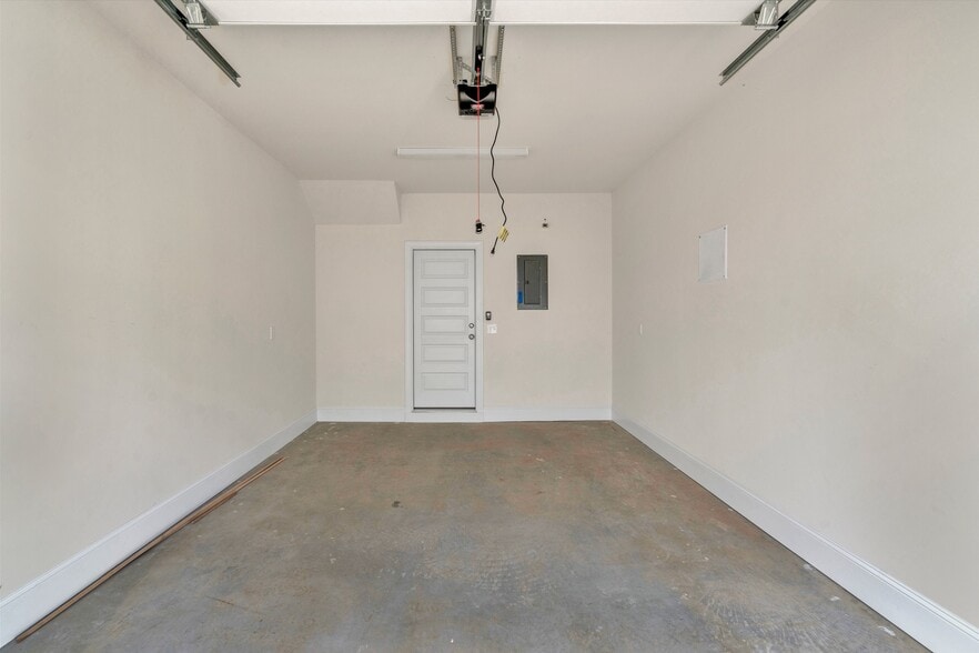 Building Photo - 3408 Avenham Ave SW