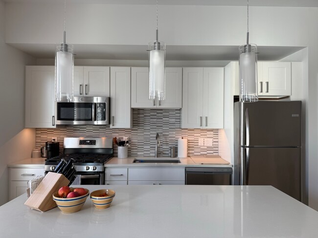 Building Photo - 2138-40 E Sergeant St