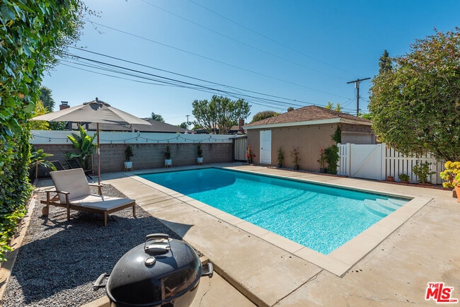 Building Photo - 4643 Nagle Ave