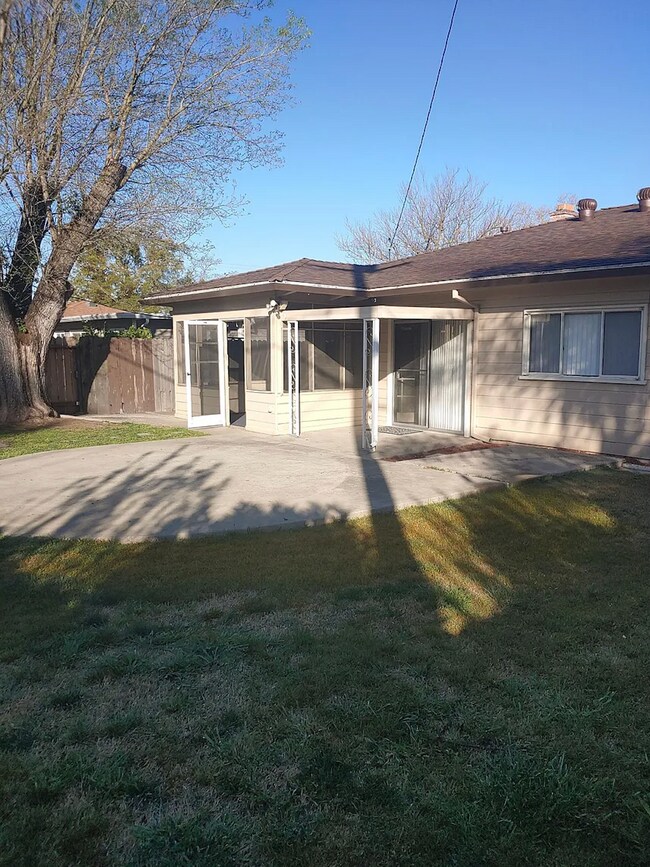 Building Photo - 1722 W Polk Way