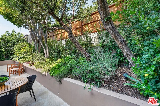 Building Photo - 1515 Rendall Pl