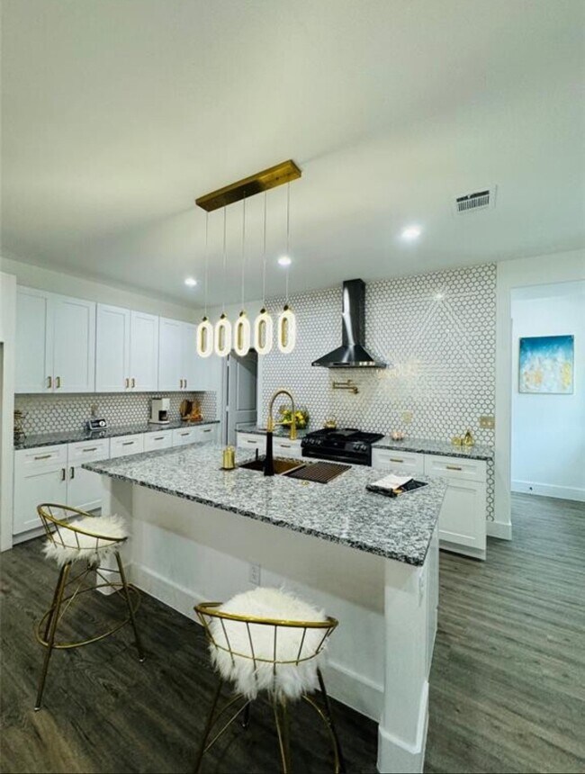 Building Photo - 1621 Wellington St