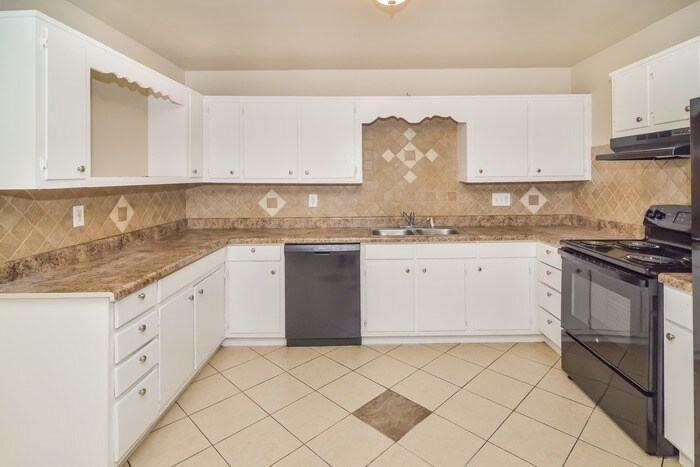 Building Photo - 1803 Canterbury Cir NW