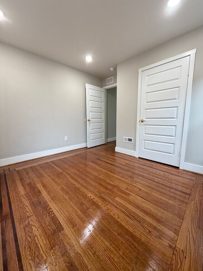 Building Photo - ??? NEWLY RENOVATED 3 BEDROOMS & 2.5 BATH HOUSE LOCATED IN HADDINGTON