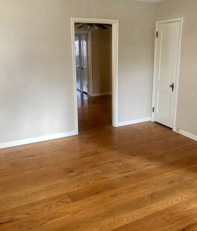 Building Photo - 117 Fairfax Ave