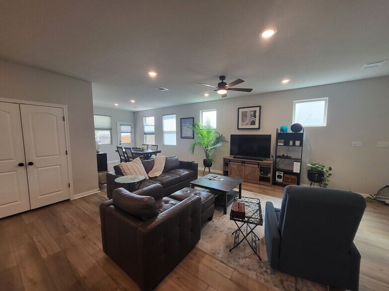 Building Photo - 108 Blue Hibiscus Dr