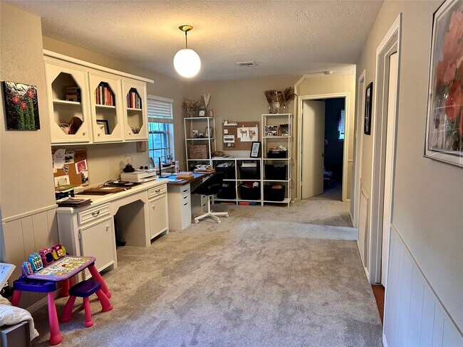 Building Photo - 28903 Twisted Oak Dr