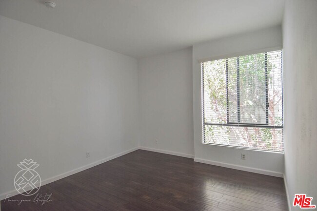Building Photo - 1727 Glendon Ave