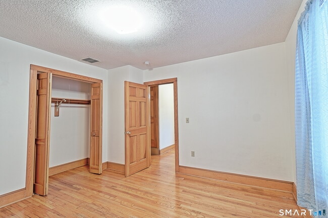 Building Photo - 1129 N Colony Rd