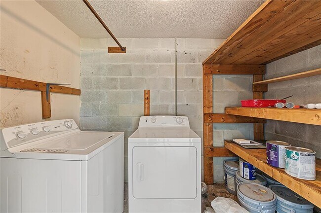 Building Photo - 3106 Acacia St