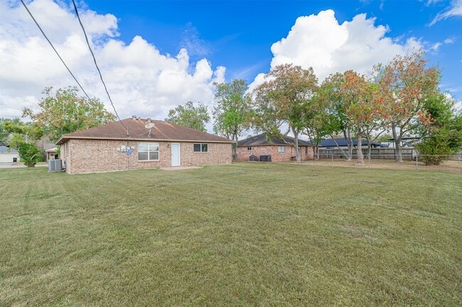 Building Photo - 1615 Junker St