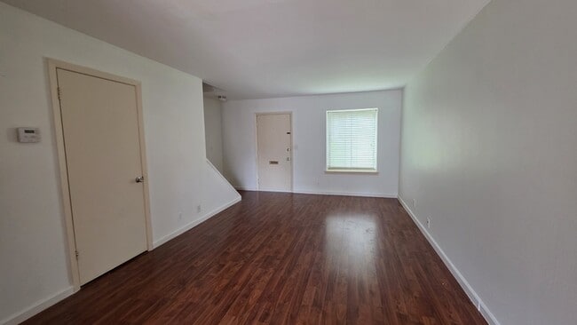 Building Photo - 1896 Poplar Woods Cir E