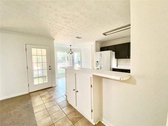 Building Photo - 640 Suwanee Lakes Cir NW