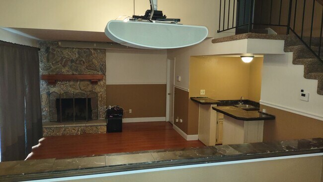 Building Photo - 1617 Oakview Dr