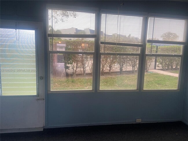 Building Photo - 7897 Golf Cir Dr