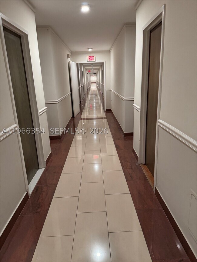 Building Photo - 2899 Collins Ave