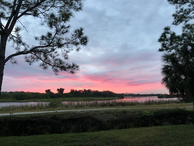 Building Photo - ANNUAL UNFURNISHED 2 bed 2 bath ground floor water front condo in Bradenton