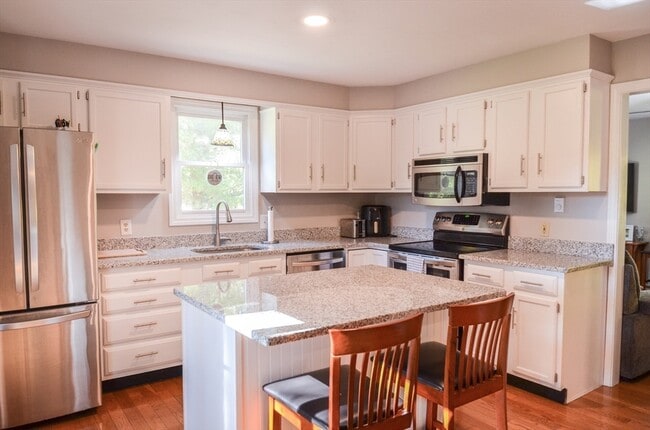 Building Photo - 52 Stockton St