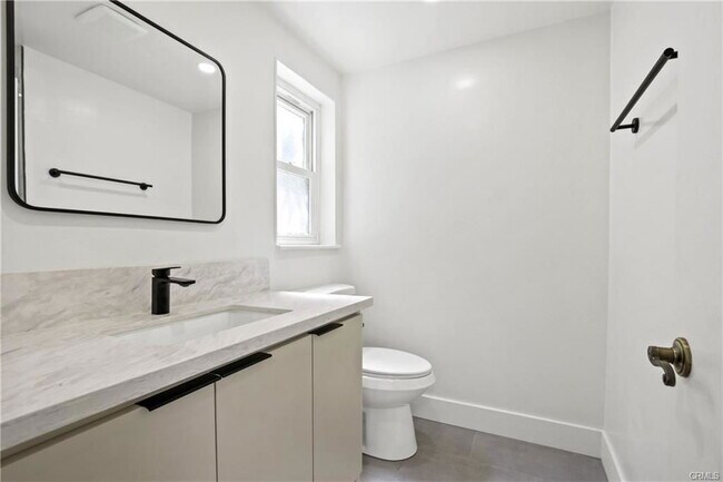 Building Photo - 8437 Everest St