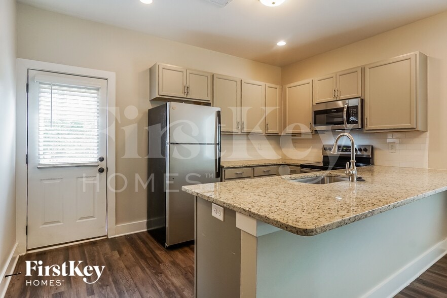 Building Photo - 2235 5th Ave S