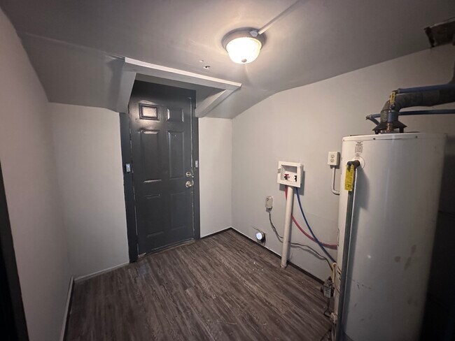 Building Photo - 612 South-