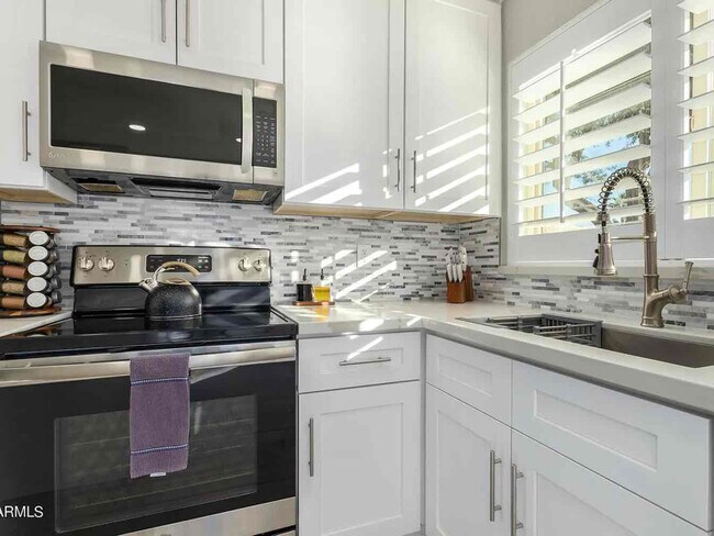 Building Photo - 6583 N 79th Pl