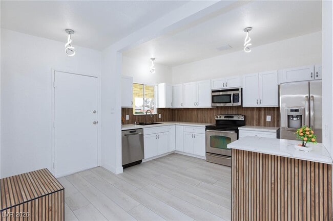 Building Photo - 3008 Lawndale St