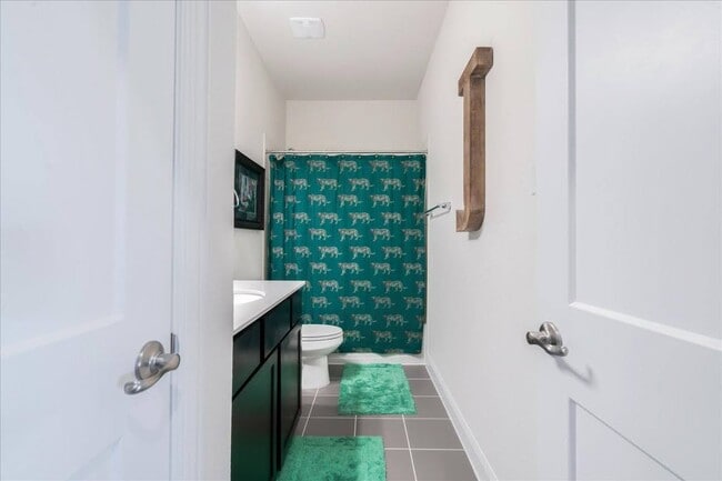 Building Photo - 5713 Fresno Ave