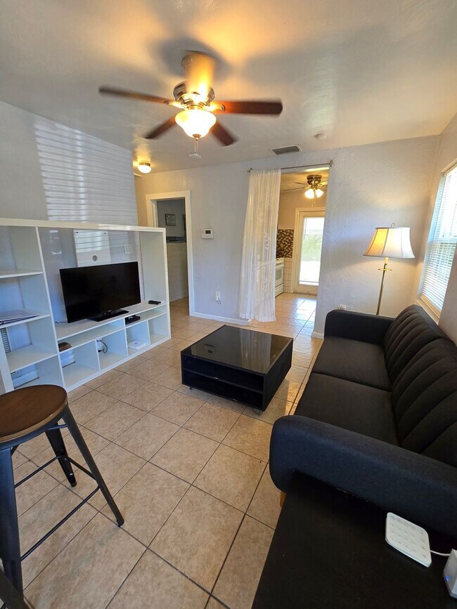 Building Photo - 1148 Highland St