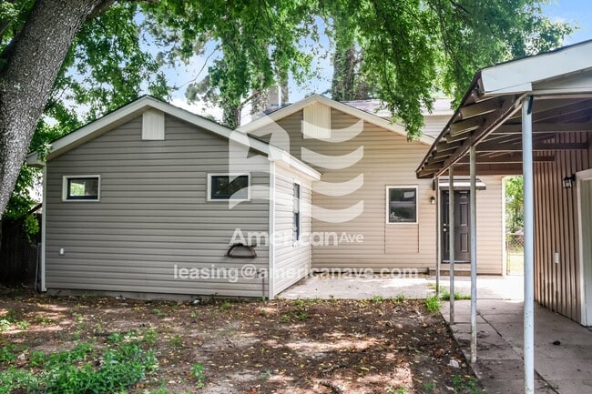 Building Photo - 1810 College St SE