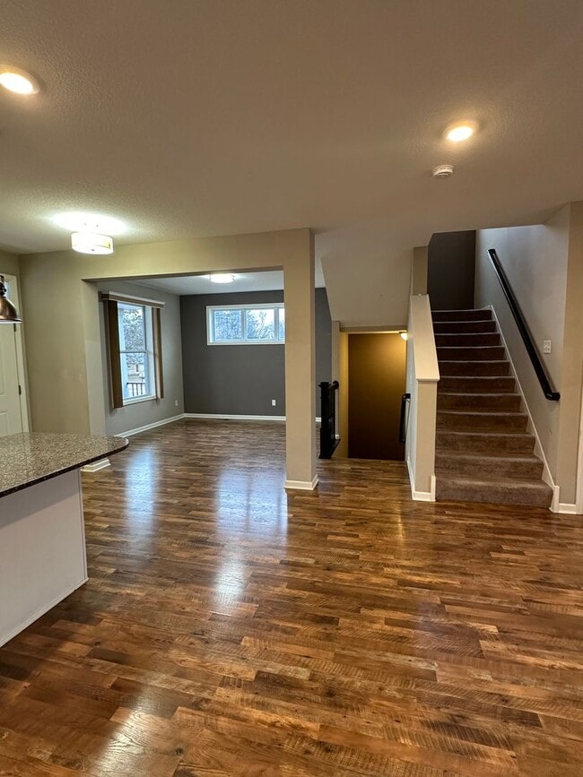 Building Photo - Beautiful 3 bed 3 bath home in the heart of Eden prairie!