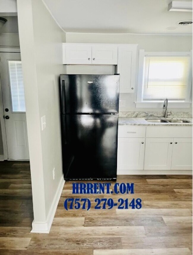 Building Photo - Charming Renovated 3 Bedroom 1 Bath Single Family Home located in the Fairmount area of Norfolk, VA!