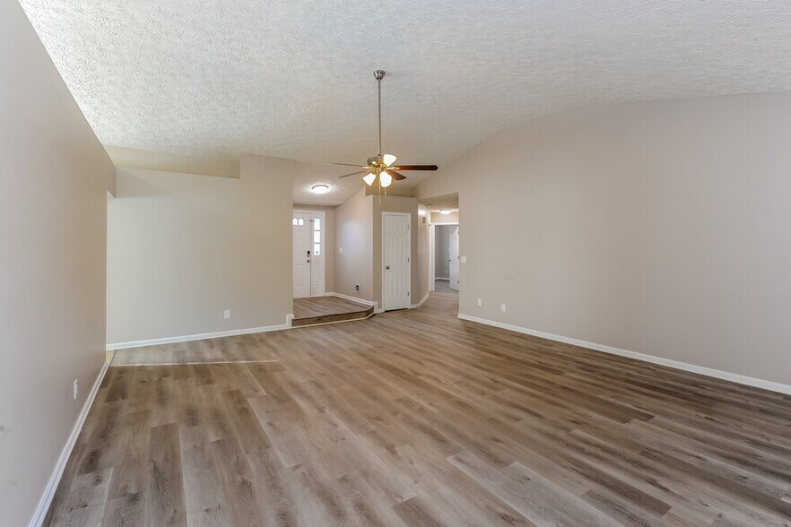 Building Photo - 5015 River Rock Way