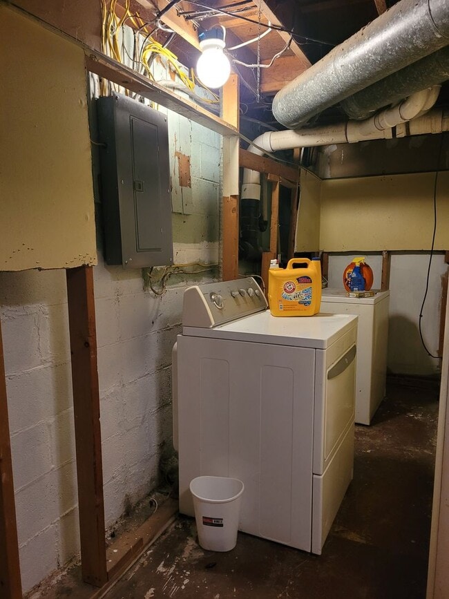 Building Photo - 230 High St