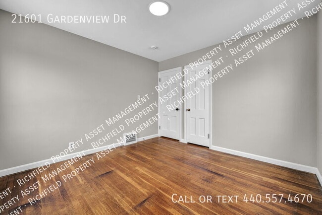 Building Photo - 21601 Gardenview Dr