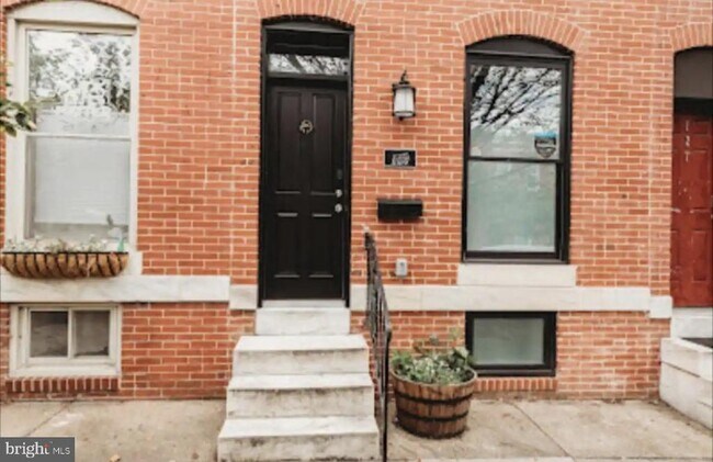 Building Photo - 129 S Potomac St