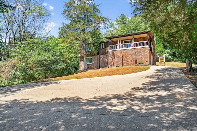 Building Photo - 3390 Tyree Springs Rd