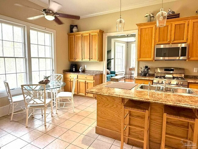 Building Photo - 6855 Pine St