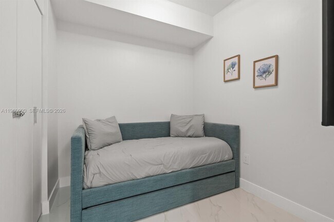 Building Photo - 700 NE 24th St