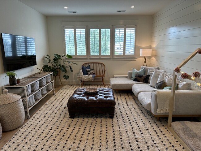 Building Photo - 174 Brailsford St