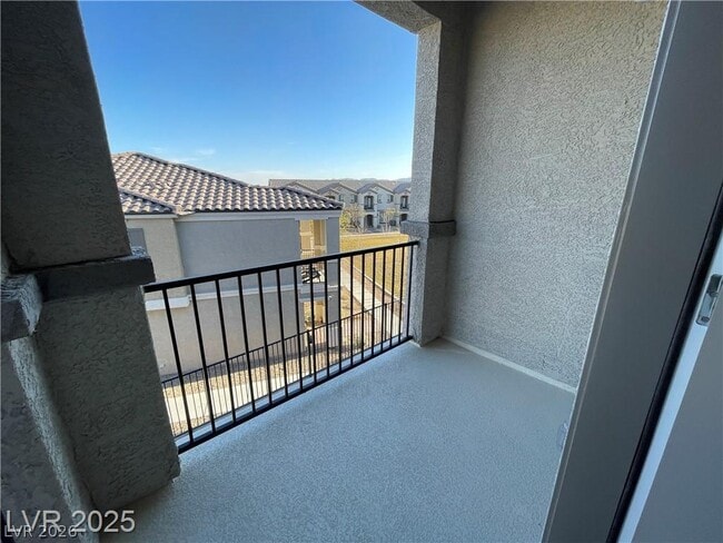 Building Photo - 645 Bellus Pl