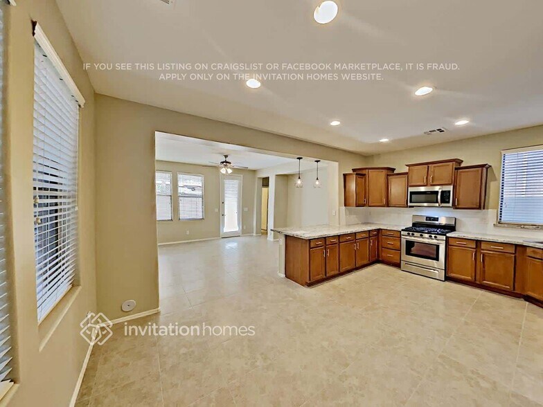 Building Photo - 3351 E Oakland St